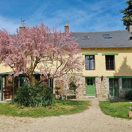 Les Berges De La Planchette Bed and Breakfast Yvignac-la-Tour Exteriör bild