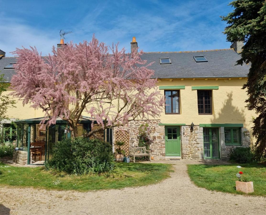 Les Berges De La Planchette Bed and Breakfast Yvignac-la-Tour Exteriör bild