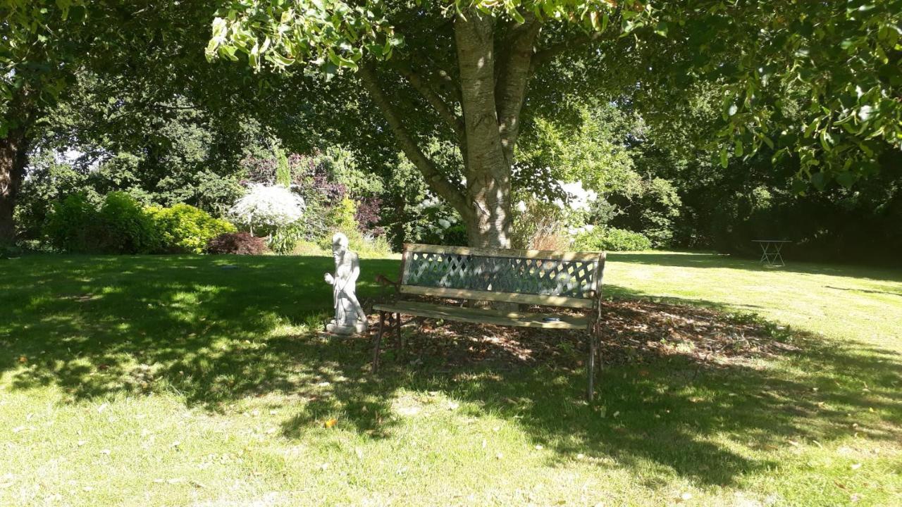 Les Berges De La Planchette Bed and Breakfast Yvignac-la-Tour Exteriör bild