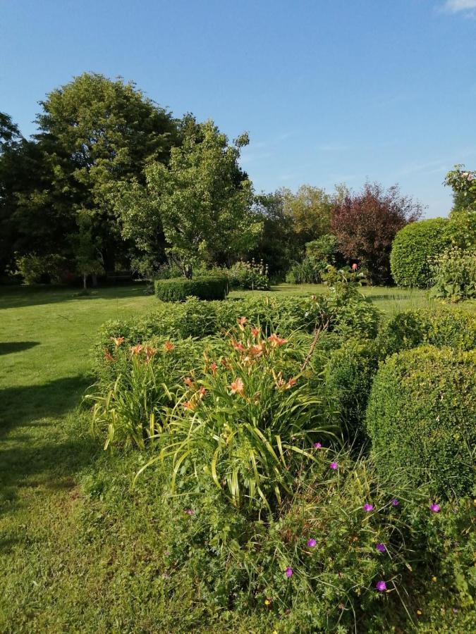 Les Berges De La Planchette Bed and Breakfast Yvignac-la-Tour Exteriör bild