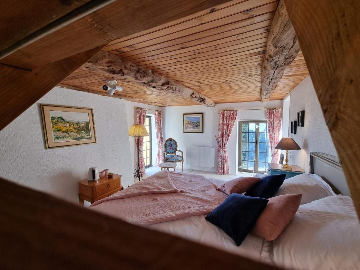 Les Berges De La Planchette Bed and Breakfast Yvignac-la-Tour Rum bild