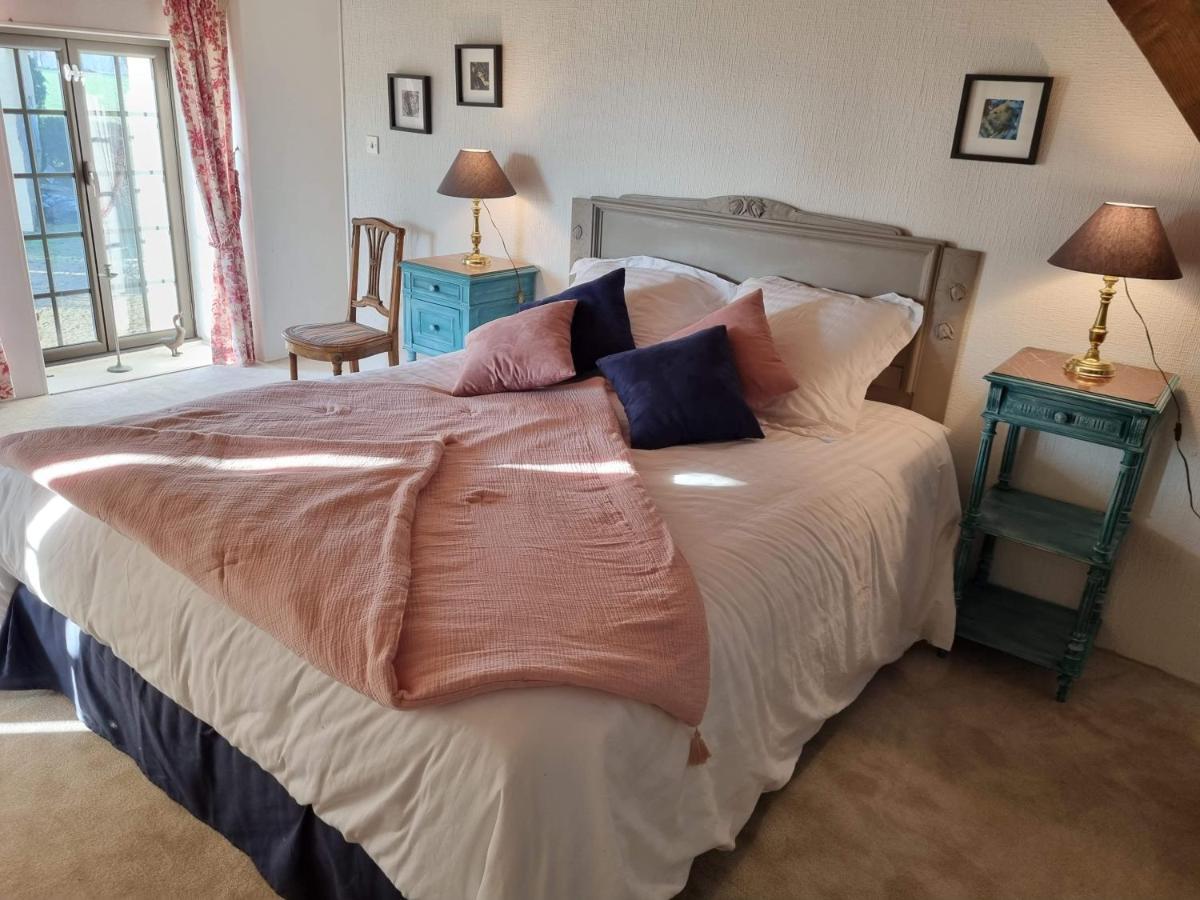 Les Berges De La Planchette Bed and Breakfast Yvignac-la-Tour Rum bild
