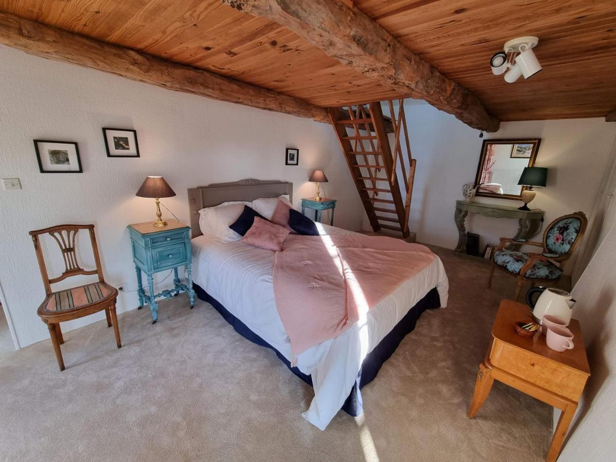 Les Berges De La Planchette Bed and Breakfast Yvignac-la-Tour Rum bild