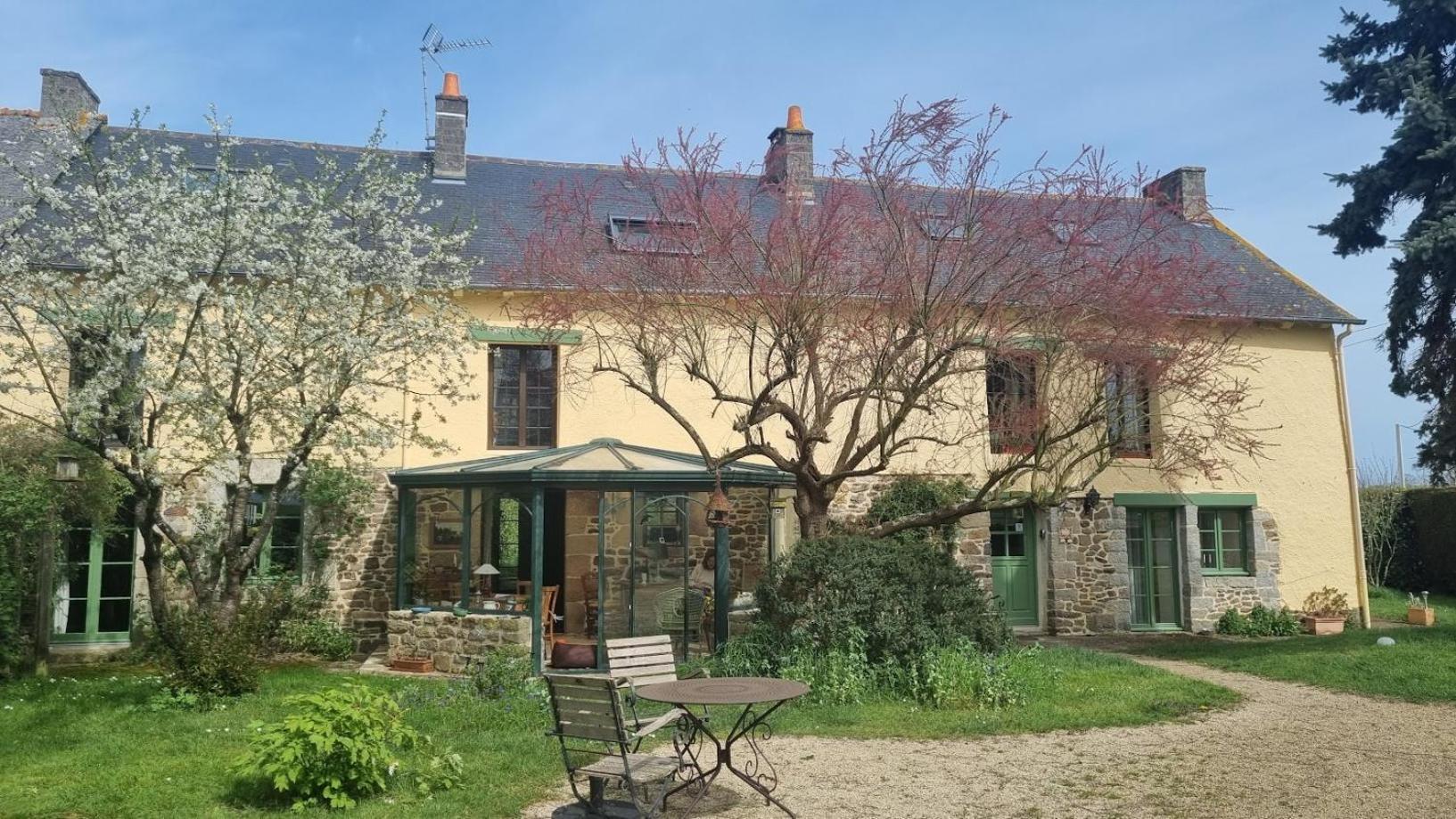 Les Berges De La Planchette Bed and Breakfast Yvignac-la-Tour Exteriör bild